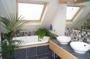 how to make a small bathroom look bigger with flooring